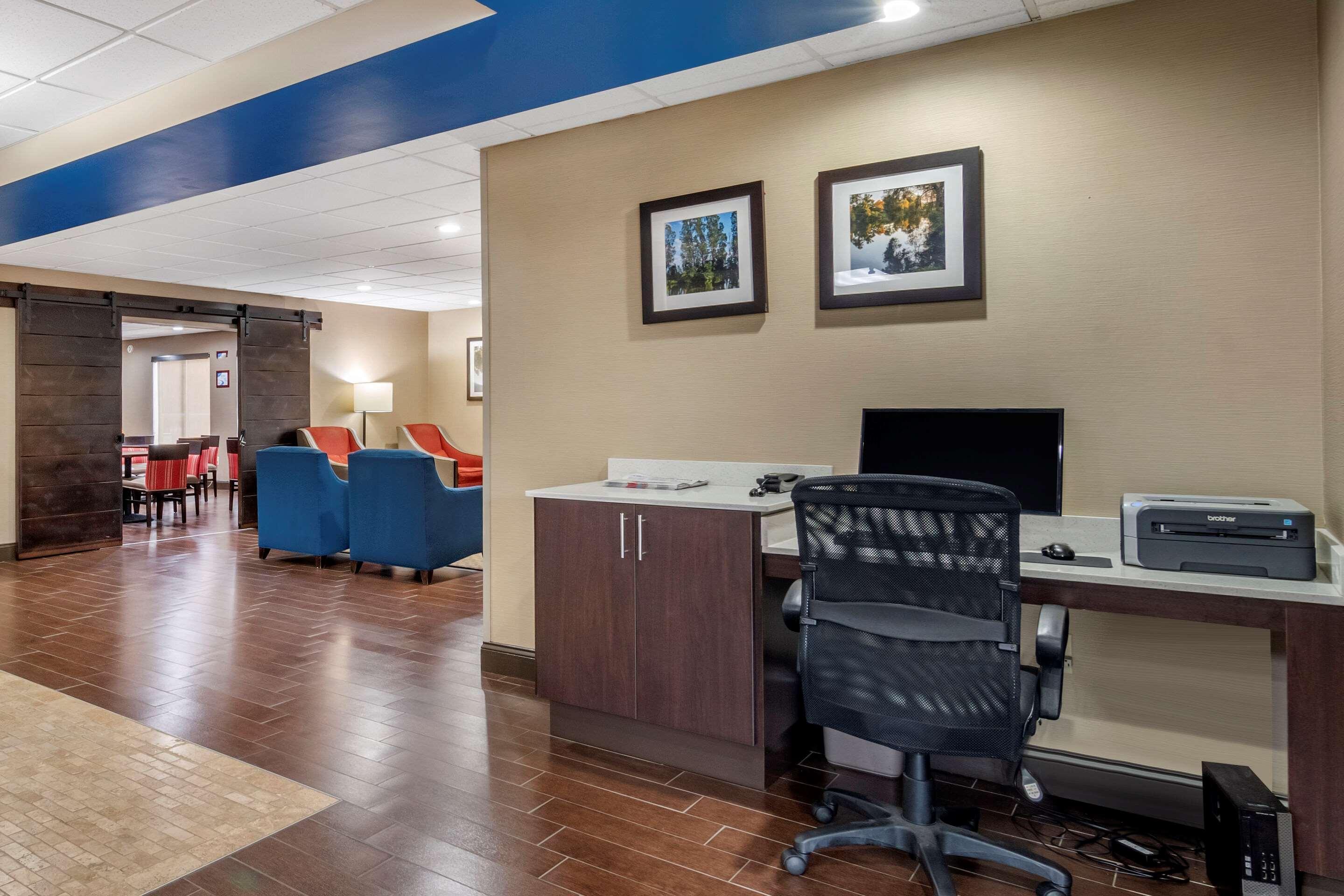 Comfort Inn & Suites Oxford South Екстериор снимка